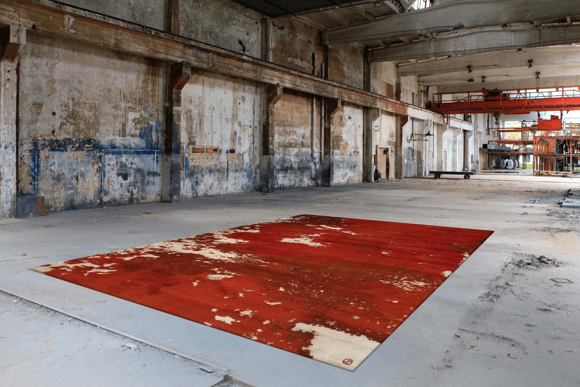 Halle mit rotem Teppich Tingwo mit beigem Muster aus Seide - Geba rugs