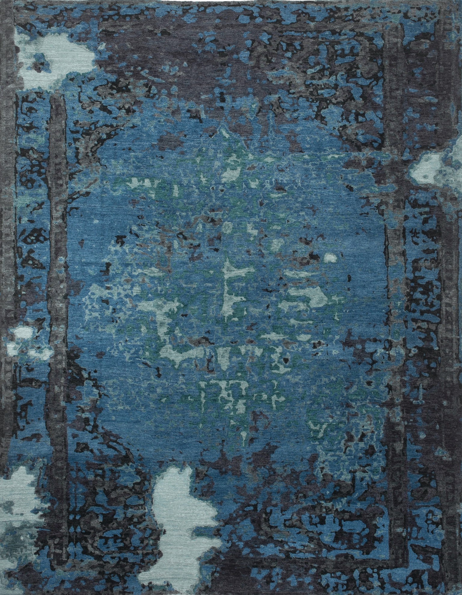 Geba carpet "Antique blue" abstract and modern design of a classic carpet, different shades of blue an grey, with a border, from Nepal, 100 knot, 90% sheep's wool and 10% chinese silk - product picture - Geba carpet