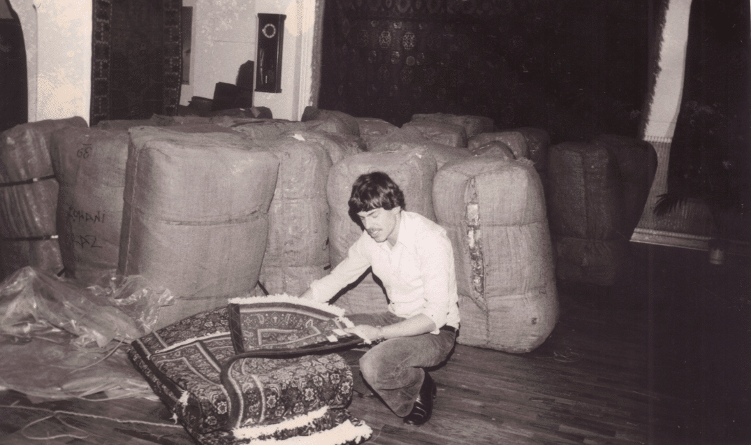 Harald Geba in seinen jungen Jahren bei der Arbeit - Geba Teppich