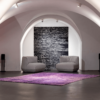 Geba Showroom, "Vella black & white" und Design "Antique violet" - Geba Teppich