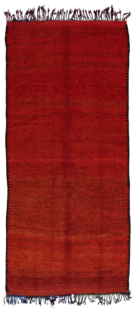 Rehamna Berber Carpet in red with black fringes, laterally lengthwise black color, from marocco, 80 years old, sheep's wool and goat hair - product picture - Geba carpet