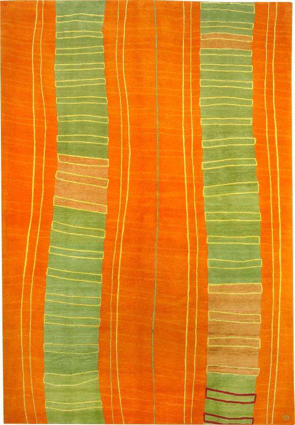 Geba Teppich "Sitra" in der Grundfarbe orange mit zwei dicken grünen Längsstreifen, die grünen Streifen sind drei mal durch ein blasseres orange unterbrochen, auf den Längsstreifen befinden sich mit gelben Outlines dargestellten Quader. Mittig verläuft eine dünne grüne Linie und je vier gelbe pro Hälfte, aus Nepal, 80 Knoten, gefertigt aus tibetischer Hochlandschafwolle - Produktbild - Geba Teppich