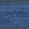 Geba Teppich "Kumra blue" in blau mit dunkelblauen Querstreifen, einem dicken Querstreifen wo mittig ein karoförmiges Muster platziert ist, aus Nepal, 100 Knoten, gefertigt aus pflanzlich gefärbter tibetischer Hochlandschafwolle - Produktbild - Geba Teppich