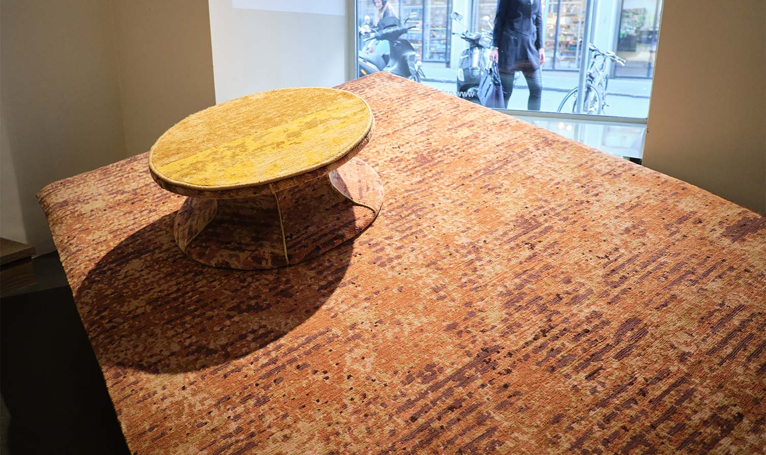 Der 3. Platz beim Wettbewerb "Architektur der Fläche" namens Carpet Furniture von Gangoly & Kristiner Architekten - Geba Teppich