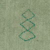 Kelim in grün, mit drei eingestickten Rauten, aus Anatolien, gefertigt aus Jute - Produktbild - Geba Teppich