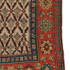 Rot-beiger Teppich, aus dem Kaukasus, Kurzflor "Shirwan" mit mit feinem klassischen Floraldesign, ca. 100 Jahre alt, aus pflanzlich gefärbter Schafwolle - Produktbild - Geba Teppich