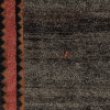 Gabbeh in grau mit roter Bordüre, Zickzack Muster in braun und schwarz, aus dem Iran, gefertigt aus Schafwolle - Produktbild - Geba Teppich